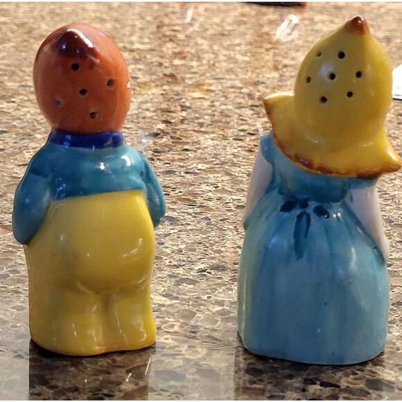 Vintage Netherlands Dutch Boy and Girl Handpainted  Salt and Pepper Shakers - Picture 3 of 8